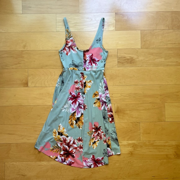 Express ~ Tropical Sage Green Wrap Dress ~ Size XS - Picture 6 of 9